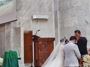Anak Bungsu Nikahan, Hotman Paris Deg-degan soal Kursi