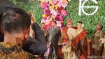 7 Penampilan Prabowo Hadiri Pernikahan Anak Hotman Paris