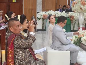 Lamborghini dan Bentley di Suasana Khidmat Pemberkatan Anak Hotman Paris