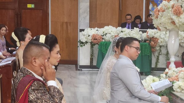 Suasana Pemberkatan Anak Hotman Paris, Lamborghini dan Bentley Nyata Adanya