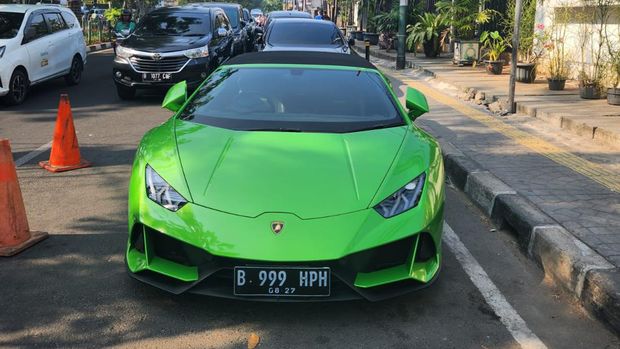 pernikahan anak hotman paris