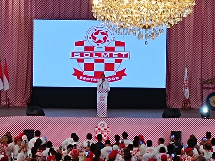 Jokowi di acara relawan Solmet (Rizky/detikcom)