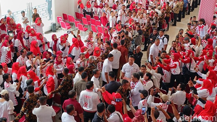 Jokowi tiba di acara Rembugnas relawan Solmet atau Solidaritas Merah Putih (Rizky/detikcom)