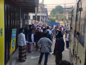 Kapel Jemaat GBI Cinere Bellevue di Gandul Depok Didatangi Puluhan Warga
