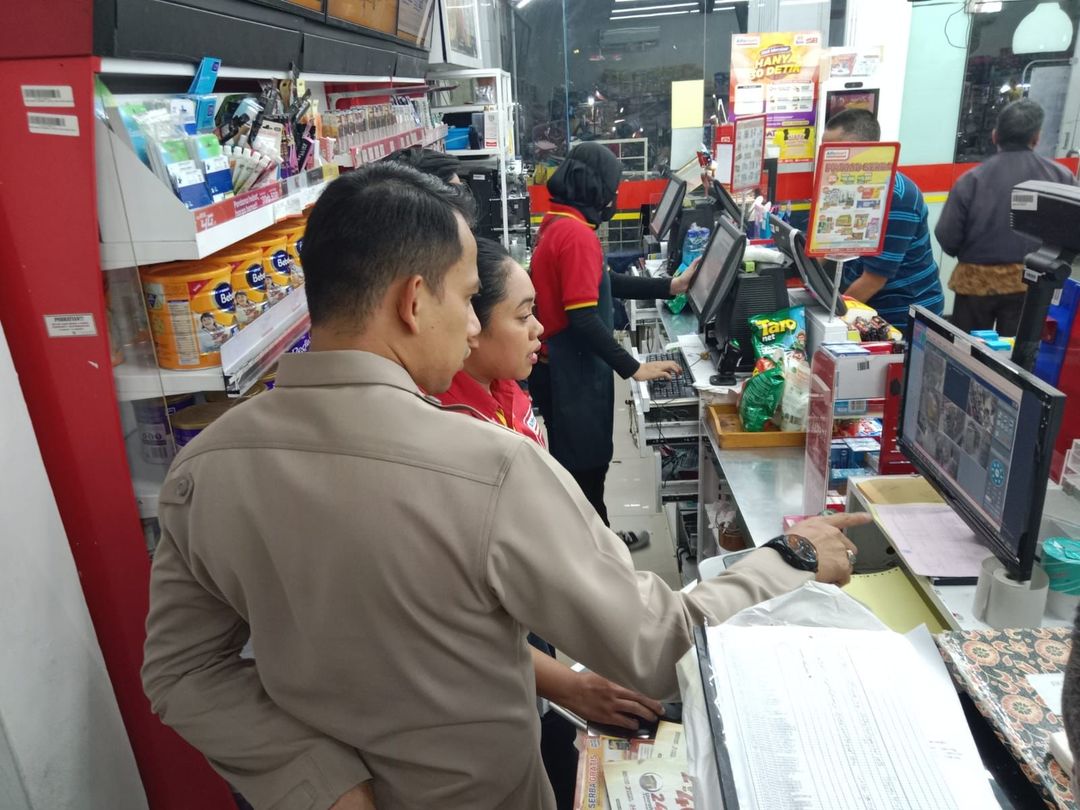 Kapolsek Mampang Kompol David Yunior Kanitero mengantisipasi kerawanan kejahatan di minimarket. (Dok Istimewa)