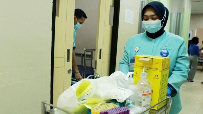 Radjak Hospital Purwakarta memiliki Trauma Center, penanganan medis dengan alat penunjang berteknologi canggih, dokter yang handal dan pembedahan dengan minimal invasif.