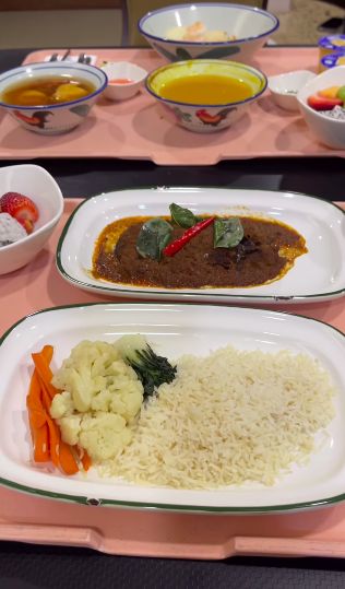 Makanan mewah di rumah sakit Sisca Kohl