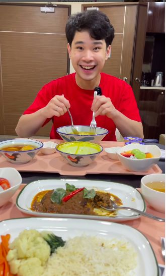 Makanan mewah di rumah sakit Sisca Kohl