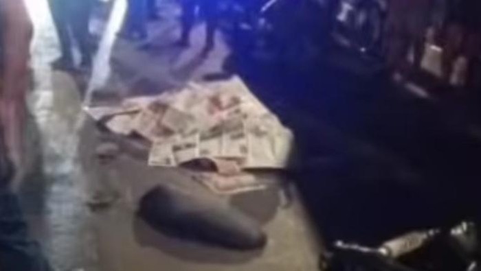 Tiga pria di Kota Makassar, Sulawesi Selatan (Sulsel) terlibat aksi balap liar. Satu di antaranya tewas usai menabrak mobil boks.