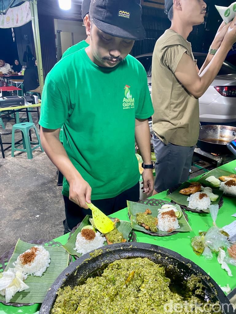 Molor Setahun, 'Duo Pengacara' Akhirnya Jual Ayam Gepuk Sambal Hijau Andaliman