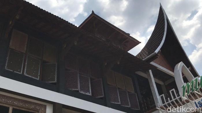 Museum Islam Nusantara Lasem, Rembang, Sabtu (16/9/2023). Di museum ini terdapat Al-Quran raksasa.