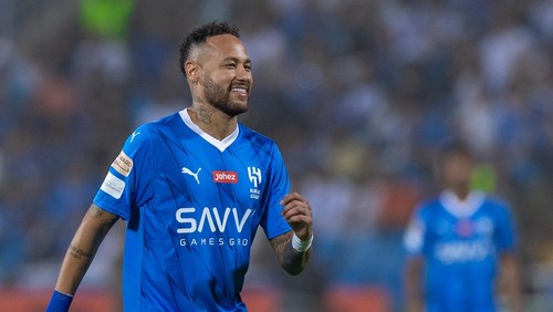 Neymar akhirnya debut bersama klub barunya, Al Hilal. Bomber Brasil itu masuk sebagai pemain pengganti dan menyumbang satu assist kemenangan The Blue Waves pada Sabtu (16/9/2023).
