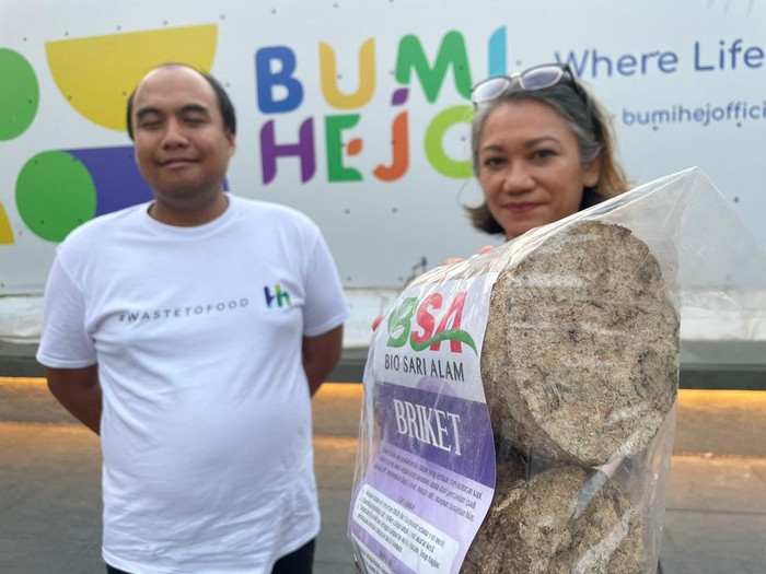 Olahan Briket Karya Warga Bandung dari Sampah