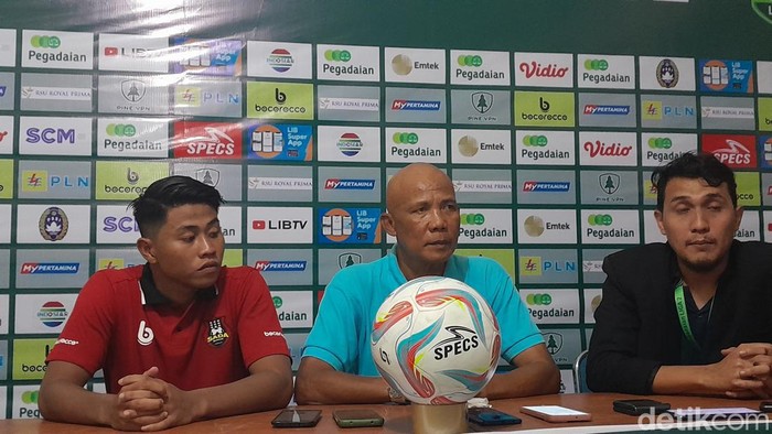 Pelatih dan pemain Sada Sumut FC saat konferensi pers usai laga melawan PSMS di Stadion Baharoeddin Siregar (Nizar Aldi/detikSumut)