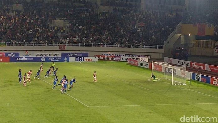 Persis Solo vs PSIS Semarang di Stadion Manahan, Solo, Sabtu (16/9/2023).