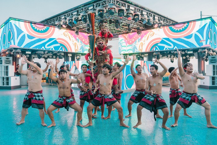 Pertunjukan Tari Kecak dan Tari Api di Atlas Beach Club, Bali