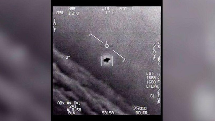 Pesawat militer AS menemukan benda terbang tak dikenal (UFO) pada tahun 2015.(DEPARTEMEN PERTAHANAN AS)