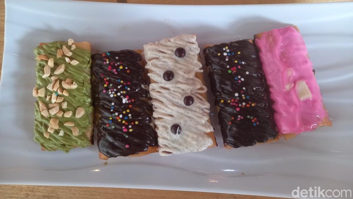 Pisang cokelat yang ditawarkan salah satu kedai di Subang