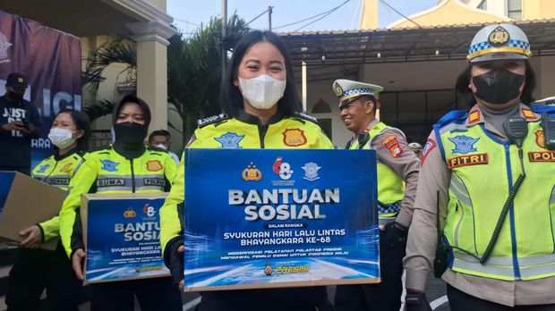 Polantas bersihh-bersih masjid hingga gereja menyambut UT ke-65 Lantas.