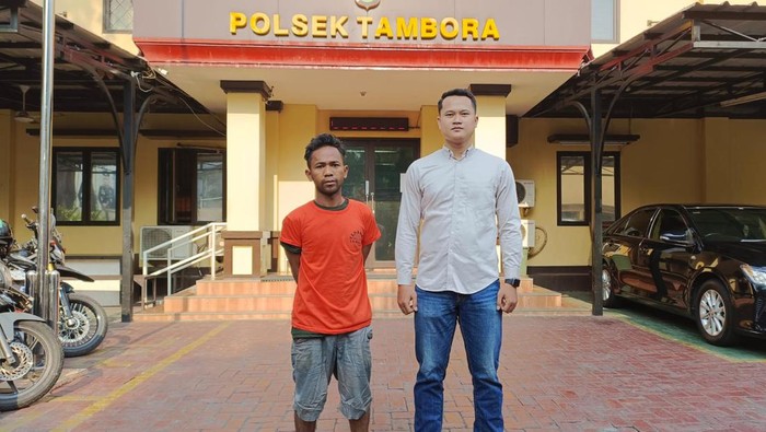 Polisi tangkap pencuri rumah pengusaha kain di Tambora (dok. Polsek Tambora)