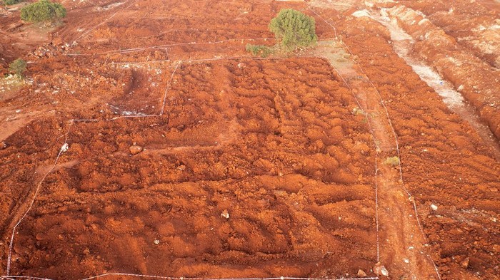Ribuan warga meninggal akibat banjir di Libya. Saat ini sebagian dari korban telah dimakamkan secara massal di Kota Derna. Ini penampakan kuburan massal korban banjir tersebut.