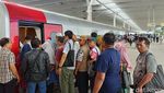 Potret Semringah Warga Halim Jajal Kereta Cepat