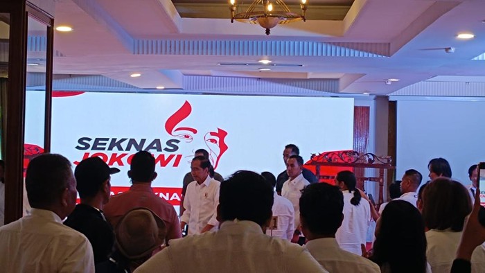 Presiden Jokowi menghadiri rakernas relawan Seknas Jokowi di Hotel Salak, Kota Bogor, Jawa Barat, Sabtu (16/9/2023).