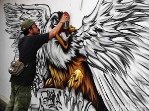 Seniman Grafiti Adu Kreativitas di Festival King Royal Pride