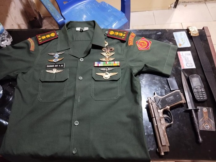 Seragam Letkol gadungan di Depok yang berhasil ditangkap (dok.istimewa)