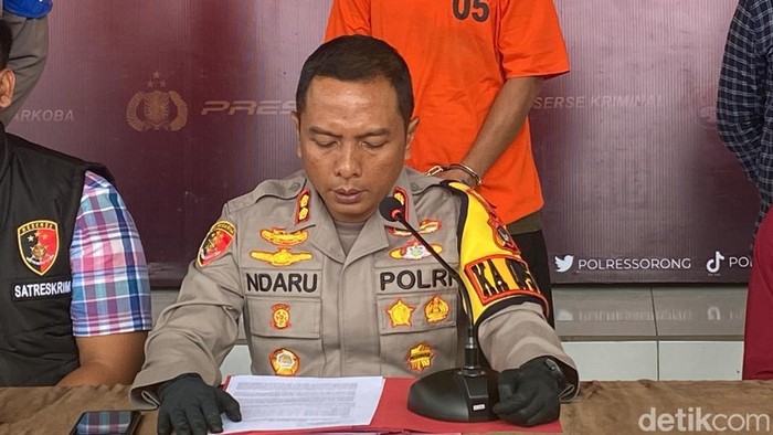 Kapolres Sorong AKBP Yohanes Agustiandaru saat press rilis di Polres Sorong (Juhra Nasir/detikcom).