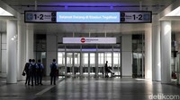 Stasiun Kereta Cepat Tegalluar nampak memiliki nuansa bak bandara milenium. 