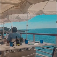 Selama berlibur di sana Valencia dan Kevin mengunjungi beberapa tempat wisata dan restoran dengan pemandangan yang indah. Momen baby moon keduanya itu juga tak lepas dari kemewahan. Foto: Instagram/@valenciatanoe