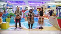Pihak Lippo Mal Kramat Jati dan Dino Park Indonesia melakukan peremian, Sabtu (16/9/2023). 