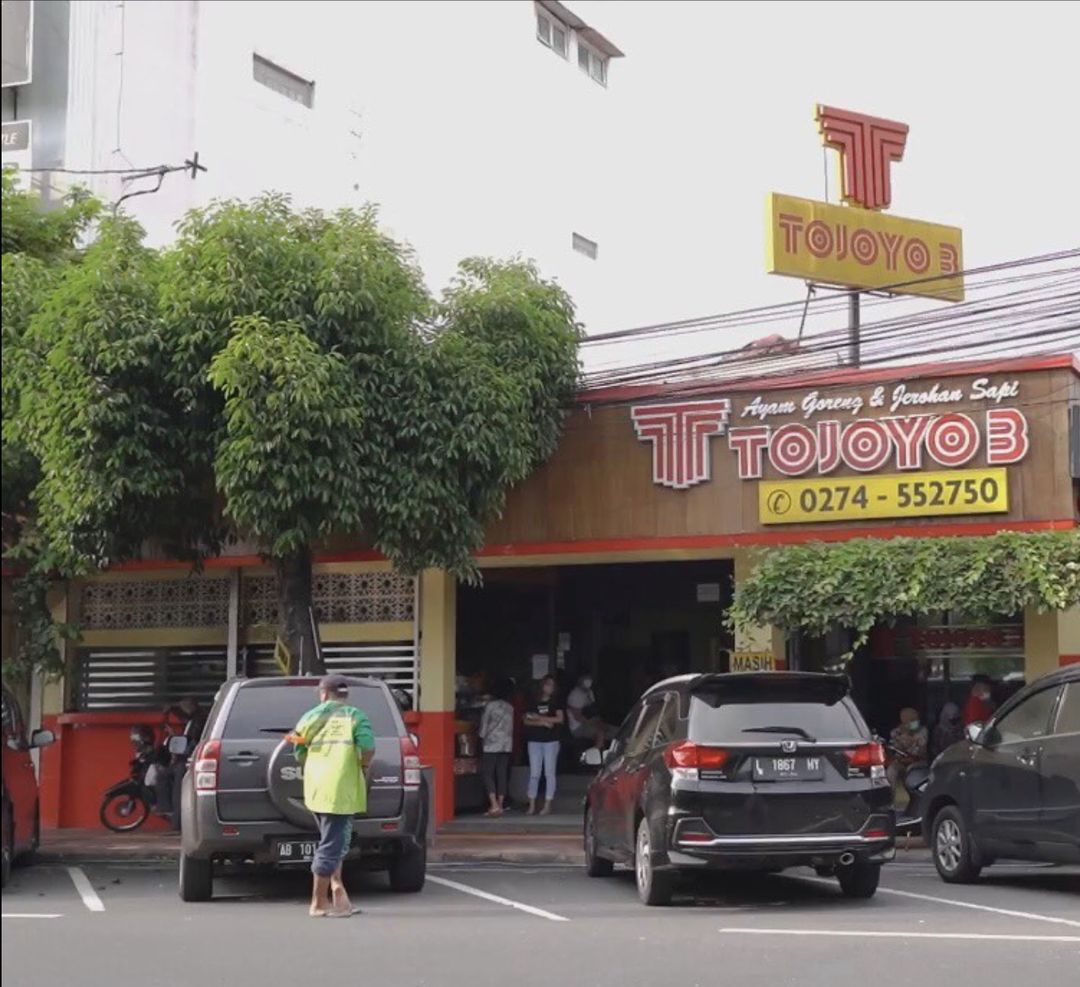 5 Ayam Goreng Legendaris di Jogja, Ada yang Sejak 1967!