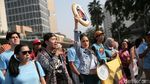 Aksi Cinta Laura Ikut Parade World Cleanup Day di CFD Jakarta