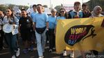 Aksi Cinta Laura Ikut Parade World Cleanup Day di CFD Jakarta