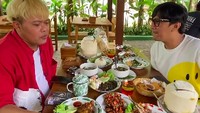 Komedian Sule pun mengunjungi restoran milik Andre Taulany. Begini keseruannya saat Sule dijamu dengan berbagai menu. Foto: Instagram @andretaulany