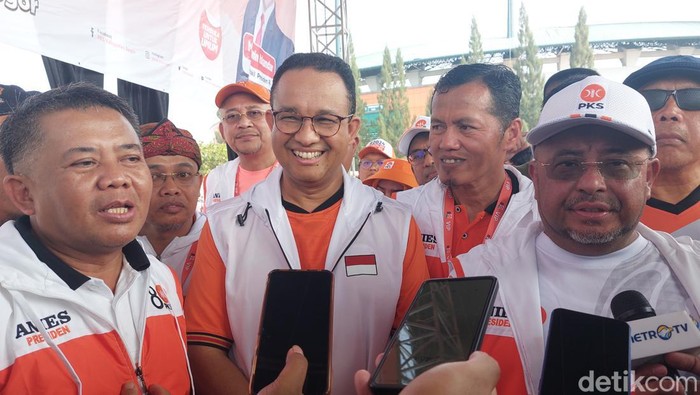 Anies Baswedan di acara senam rakyat di Bogor (M Sholihin/detikcom)