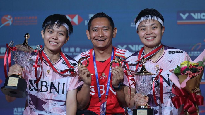 Ganda putri Indonesia Apriyani Rahayu/Siti Fadia Silva Ramadhanti menjuarai Hong Kong Open 2023 usai mengalahkan pasangan Malaysia Pearly Tan/Thinaah Muralitharan di final.
