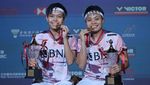 Potret Apriyani/Fadia di Podium Juara Hong Kong Open 2023