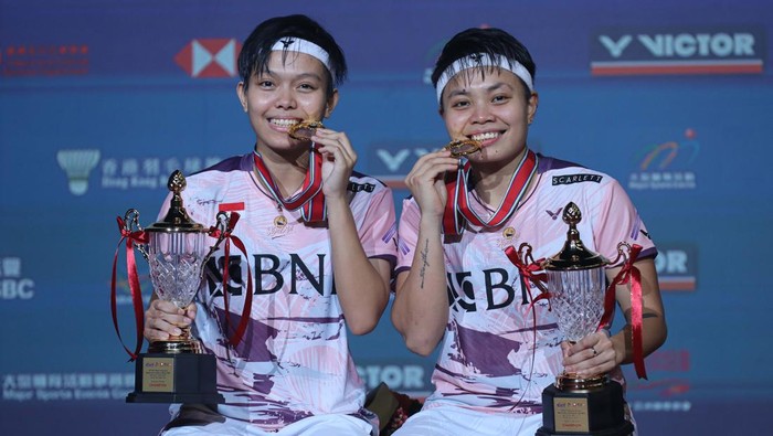 Ganda putri Indonesia Apriyani Rahayu/Siti Fadia Silva Ramadhanti menjuarai Hong Kong Open 2023 usai mengalahkan pasangan Malaysia Pearly Tan/Thinaah Muralitharan di final.