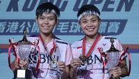 Ini merupakan trofi juara yang pertama Apri/Fadia di BWF World Tour tahun 2023. Foto: Dok. PP PBSI