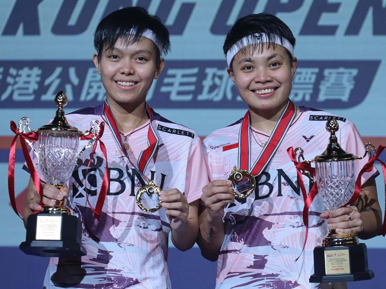 Potret Apriyani/Fadia di Podium Juara Hong Kong Open 2023