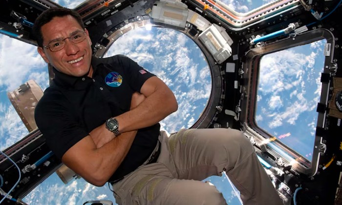 Astronaut Frank Rubio pecahkan rekor astronaut terlama yang tinggal di lluar angkasa.