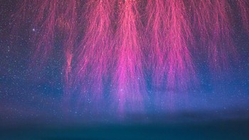 Grand Cosmic Fireworks yang memperlihatkan red lightning karya Angel An terpilih sebagai juara kategori Skyscapes. Foto: Angel An/Astronomy Photographer of the Year