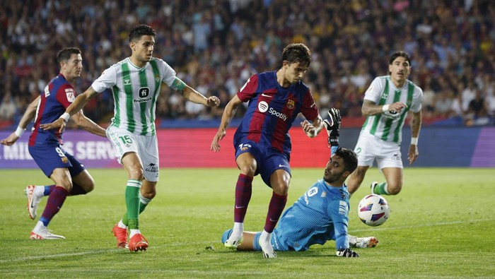 Soccer Football - LaLiga - FC Barcelona v Real Betis - Estadi Olimpic Lluis Companys, Barcelona, Spain - September 16, 2023 FC Barcelonas Joao Felix scores their first goal past Real Betis Rui Silva REUTERS/Albert Gea