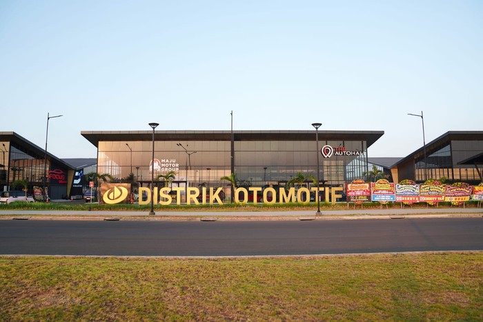 Distrik Otomotif di PIK 2 Resmi Dibuka