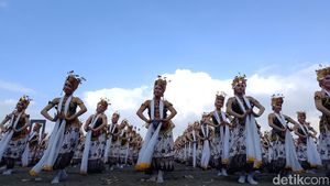 1.290 Penari Tampil Memukau Dalam Festival Gandrung Sewu 2023 di Banyuwangi