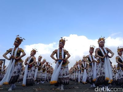 1.290 Penari Tampil Memukau Dalam Festival Gandrung Sewu 2023 di Banyuwangi