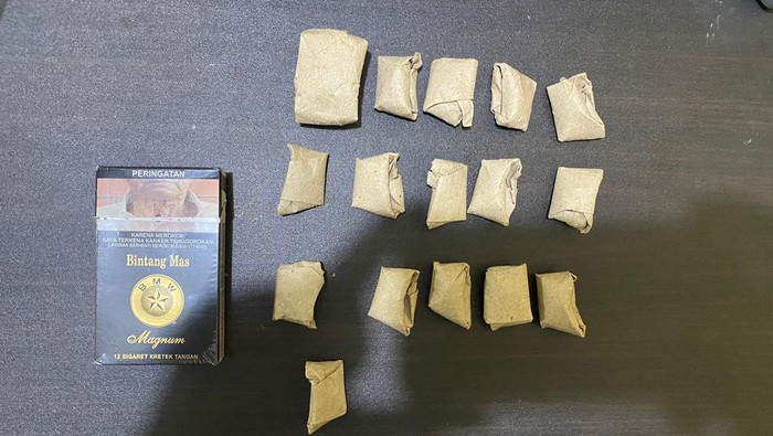 Ganja kering yang dibungkus KL diamankan. (Istimewa)